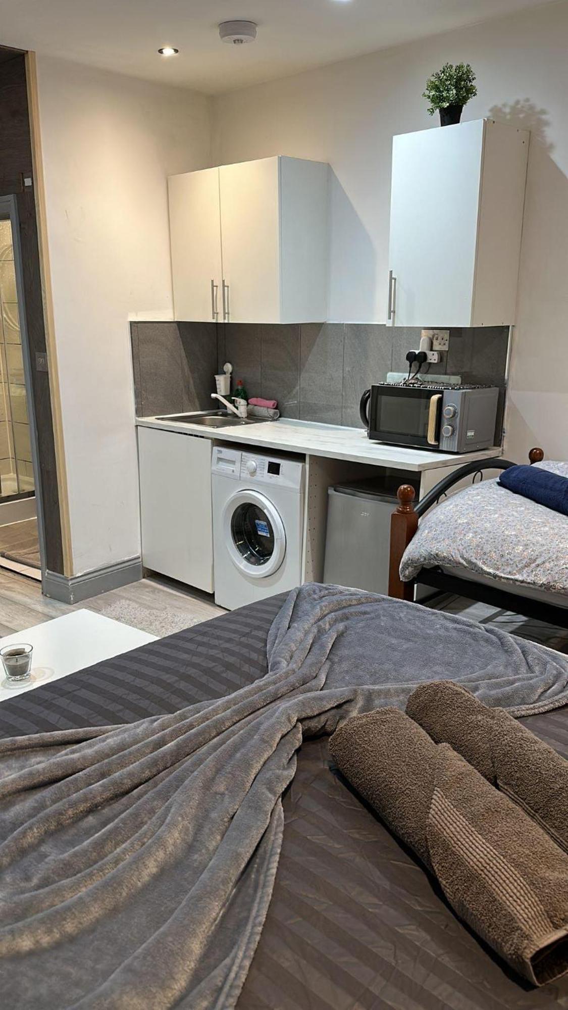Acton High Street Apartment London Exterior photo