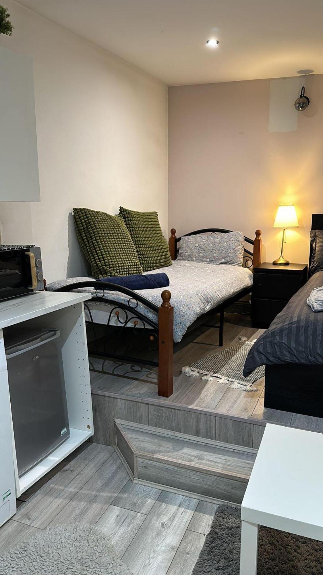 Acton High Street Apartment London Exterior photo