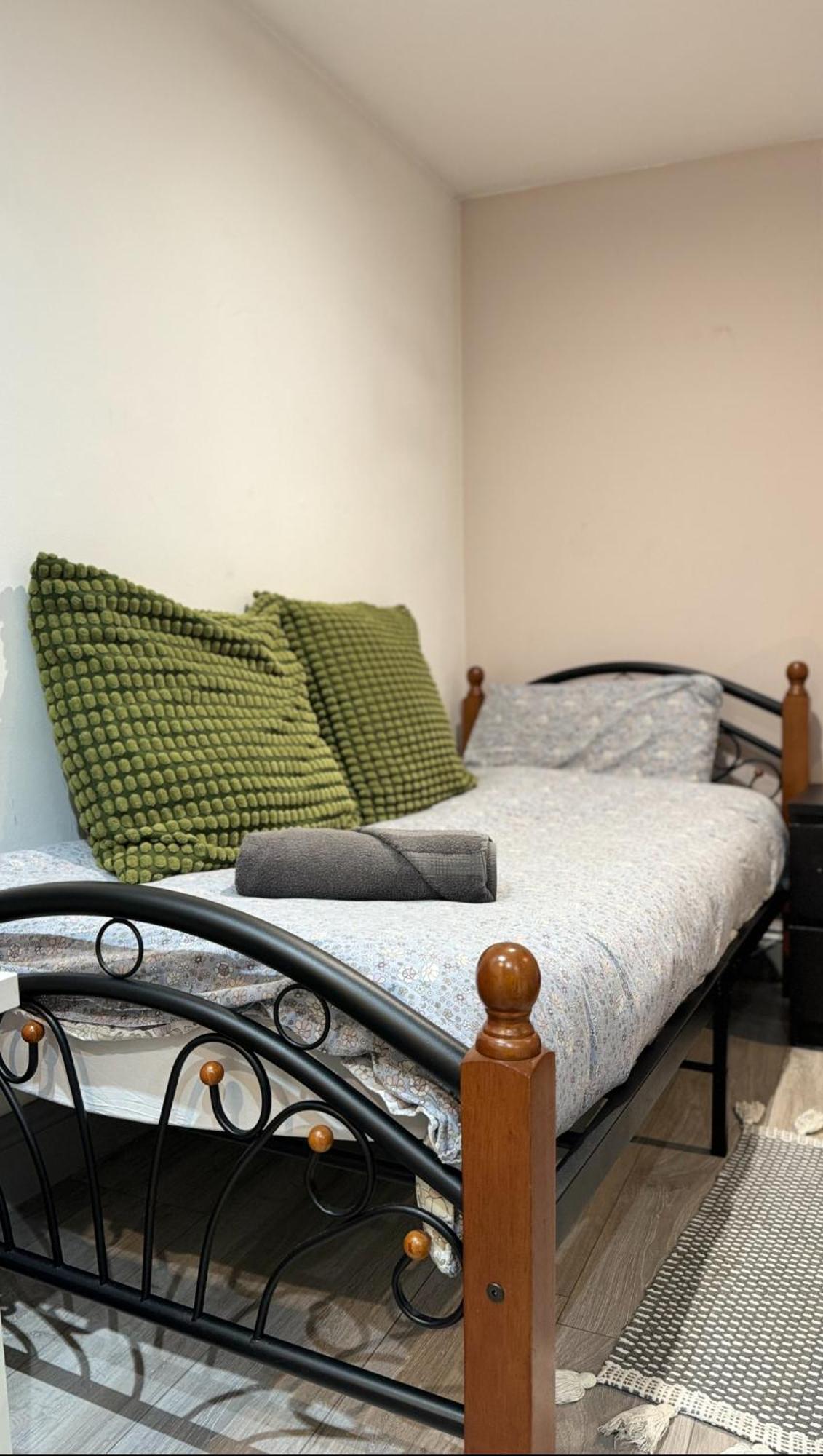 Acton High Street Apartment London Exterior photo